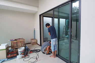 Completing the interior aluminium doors and windows